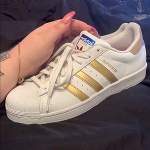 adidas white and gold shoe